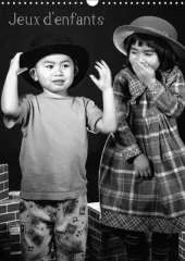 Jeux d'Enfants: Balade Espiegle et Tendre au Pays de l'Enfance.