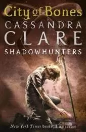 The Mortal Instruments 1: City of Bones: From the international bestselling author who defined romantasy: the original Shadowhunter series about demon hunting, betrayal, secrets and forbidden love