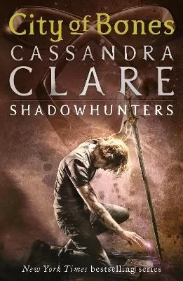 The Mortal Instruments 1: City of Bones: From the international bestselling author who defined romantasy: the original Shadowhunter series about demon hunting, betrayal, secrets and forbidden love